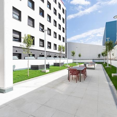Micampus Xaudaro Student Residence Madrid Exteriör bild